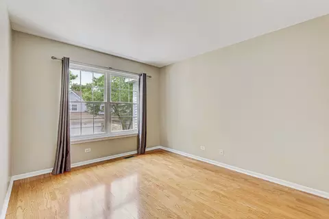 Living - 258 Bay Dr, Itasca, IL 60143 photo 8 of 8