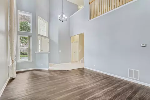 Living - 258 Bay Dr, Itasca, IL 60143 photo 3 of 8