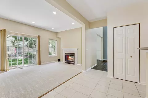 Living - 258 Bay Dr, Itasca, IL 60143 photo 6 of 8
