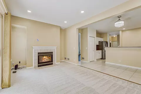 Living - 258 Bay Dr, Itasca, IL 60143 photo 5 of 8