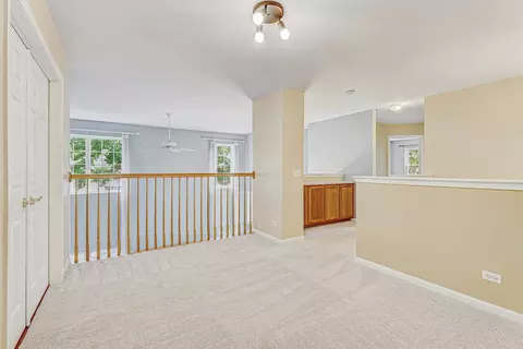 Entry Way - 258 Bay Dr, Itasca, IL 60143 photo 1 of 2