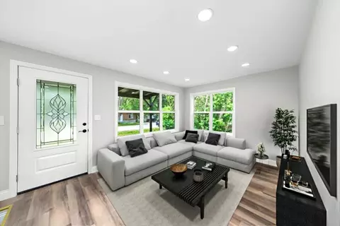 Living - 114 Maple St, Mchenry, IL 60051 photo 2 of 5