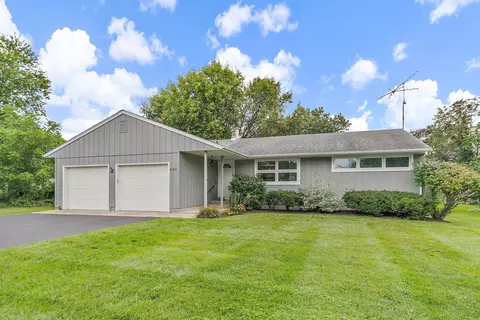 630 Olson St, Woodstock, IL 60098