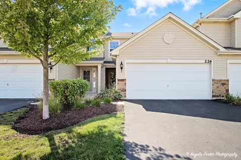 226 Wildmeadow Ln, Woodstock, IL 60098