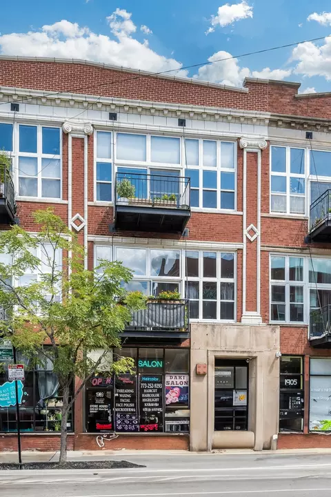 1907 N Milwaukee Ave #204, Chicago, IL 60647