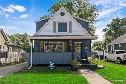 17 N Aldine St, Elgin, IL 60123