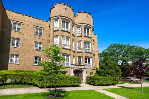 7024 N Rockwell St #3, Chicago, IL 60645 photo 1