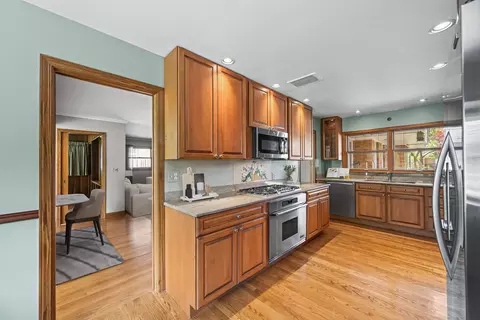 Undisclosed, Des Plaines, IL 60016 photo 9