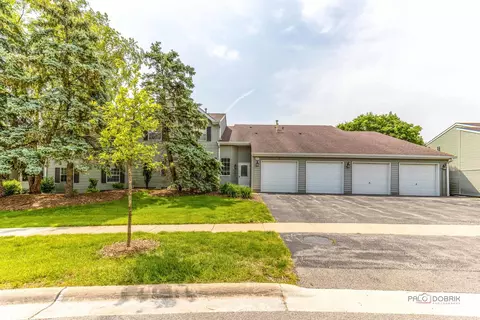 557 E Shag Bark Ln #H, Streamwood, IL 60107