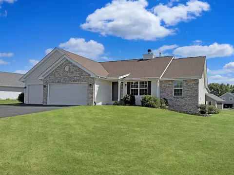 12432 Barberry Dr, Winnebago, IL 61088