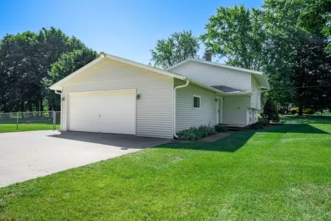 Exterior - 12989 Echo, Rockton, IL 61072 photo 4 of 8