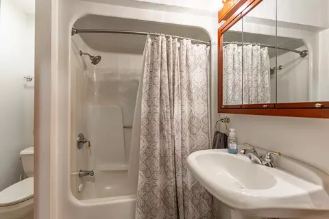 Bath - 12989 Echo, Rockton, IL 61072 photo 1 of 2