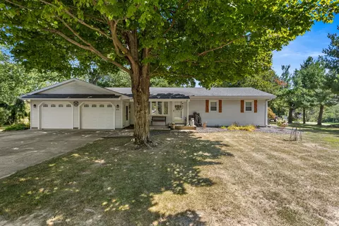4216 Anderson Dr, Heyworth, IL 61745