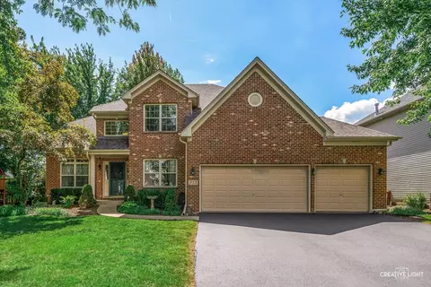 215 Long Beach Rd, Oswego, IL 60543