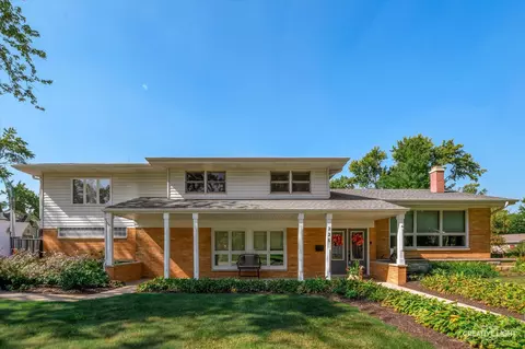225 Elmwood Dr, Naperville, IL 60540