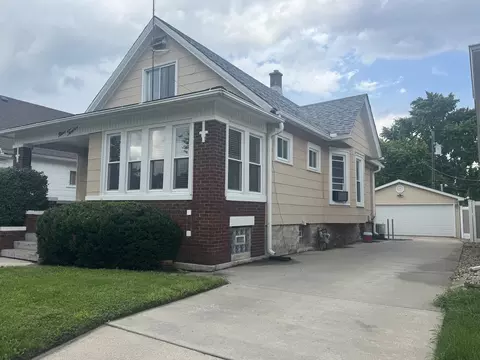 912 Vine St, Joliet, IL 60435