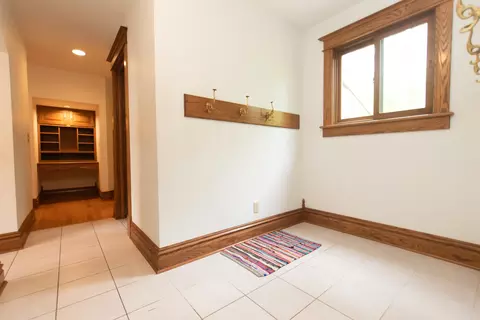 Entry Way - 1131 Fourth Ave, Dixon, IL 61021 photo 2 of 10