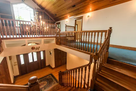 Entry Way - 1131 Fourth Ave, Dixon, IL 61021 photo 5 of 10