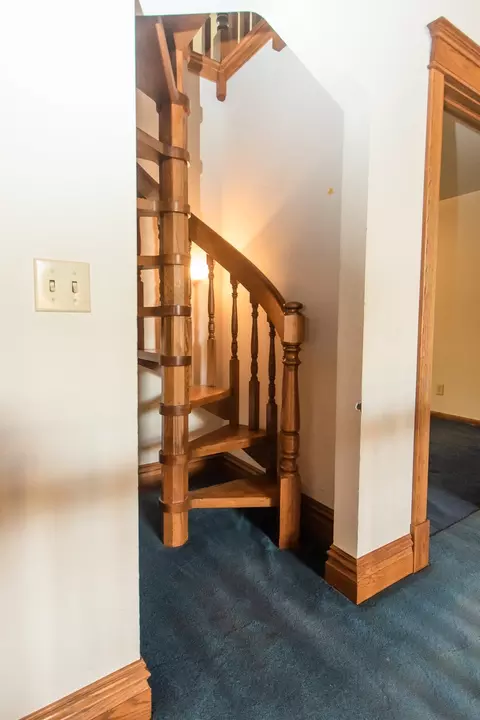 Entry Way - 1131 Fourth Ave, Dixon, IL 61021 photo 8 of 10