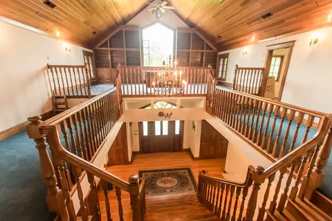 Entry Way - 1131 Fourth Ave, Dixon, IL 61021 photo 6 of 10