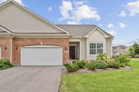 114 Easton Dr, Gilberts, IL 60136