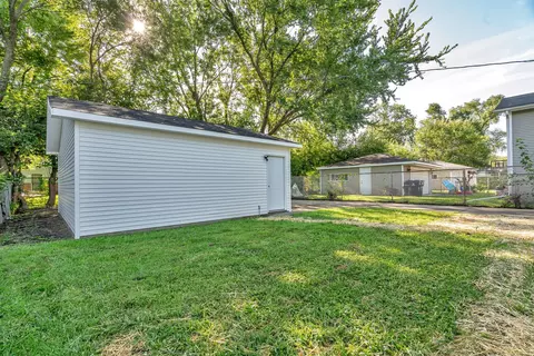 Exterior - 16633 Paulina St, Markham, IL 60428 photo 3 of 4