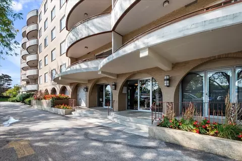 6400 N Cicero Ave #410, Lincolnwood, IL 60712