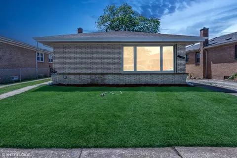 12830 S Carpenter St S, Calumet Park, IL 60827