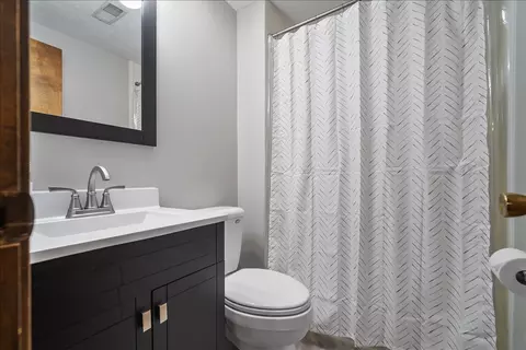 Bath - 109 S Devonshire Dr, Bloomington, IL 61705 photo 3 of 3