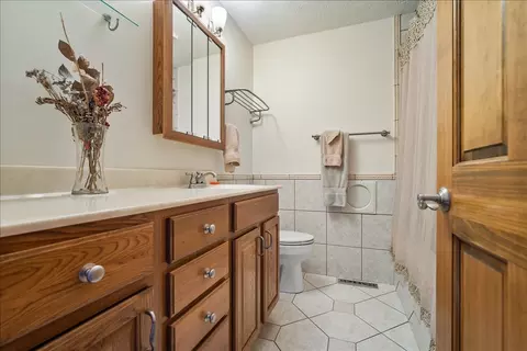 Bath - 109 S Devonshire Dr, Bloomington, IL 61705 photo 1 of 3