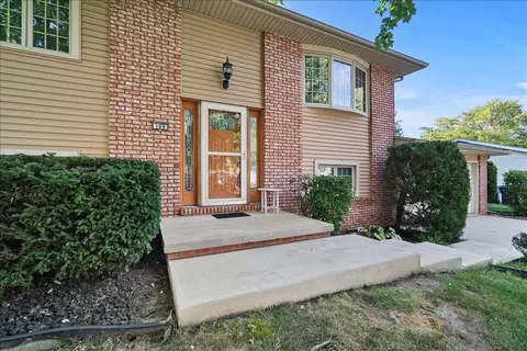 Exterior - 109 S Devonshire Dr, Bloomington, IL 61705 photo 2 of 5