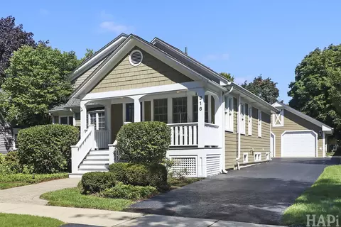 316 W Station St, Barrington, IL 60010