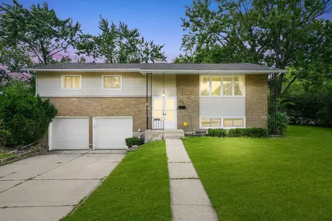 306 N Bissell Dr, Palatine, IL 60074