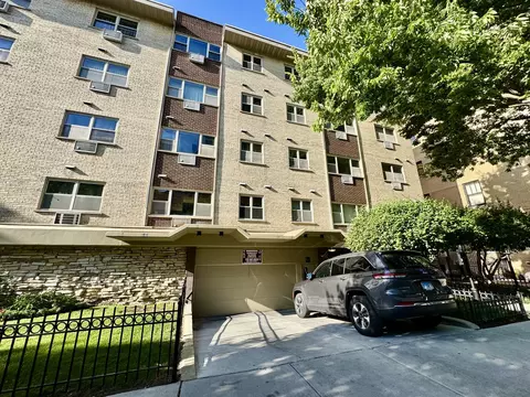 420 W Aldine Ave #406, Chicago, IL 60657