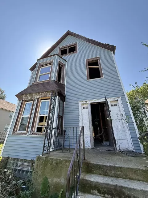 4025 W Wilcox St, Chicago, IL 60624