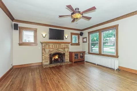 Living - 315 N Commonwealth Ave, Elgin, IL 60123 photo 2 of 4