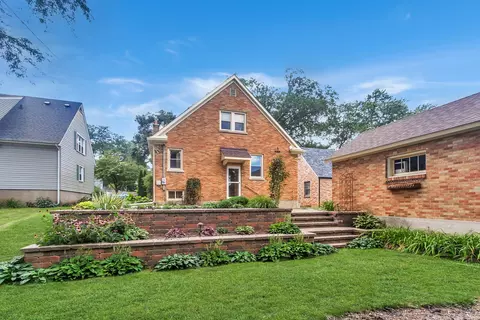 Exterior - 315 N Commonwealth Ave, Elgin, IL 60123 photo 3 of 6
