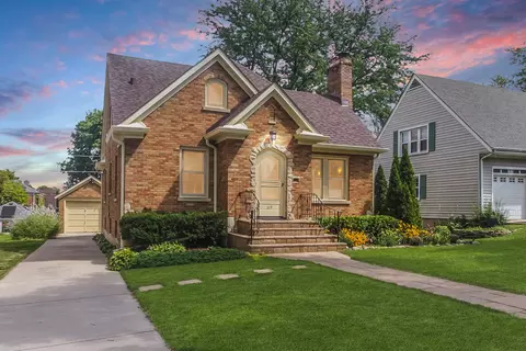315 N Commonwealth Ave, Elgin, IL 60123