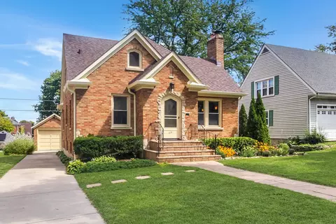 Exterior - 315 N Commonwealth Ave, Elgin, IL 60123 photo 2 of 6
