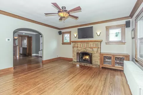Living - 315 N Commonwealth Ave, Elgin, IL 60123 photo 3 of 4