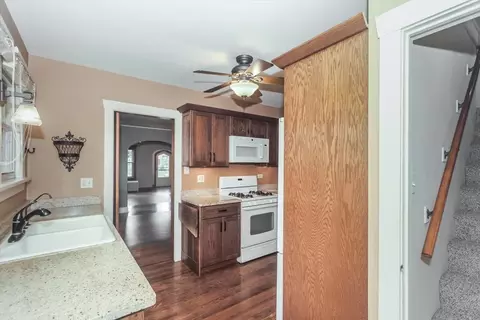 Entry Way - 315 N Commonwealth Ave, Elgin, IL 60123 photo 2 of 2
