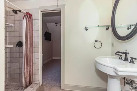 Bath - 315 N Commonwealth Ave, Elgin, IL 60123 photo 1 of 2
