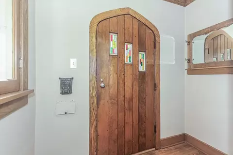 Entry Way - 315 N Commonwealth Ave, Elgin, IL 60123 photo 1 of 2