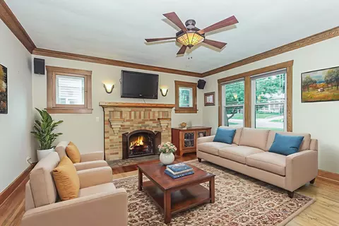 Living - 315 N Commonwealth Ave, Elgin, IL 60123 photo 1 of 4