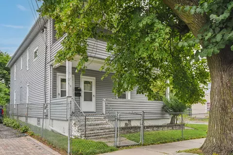 610 Bluff St, Waukegan, IL 60085