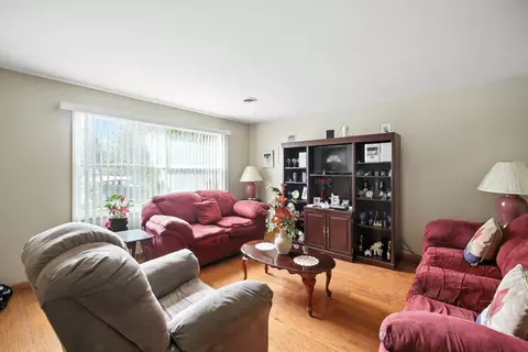 Living - 295 E Dennis Rd, Wheeling, IL 60090 photo 1 of 6