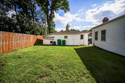 Exterior - 295 E Dennis Rd, Wheeling, IL 60090 photo 3 of 7