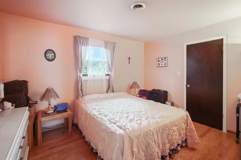 Bedroom - 295 E Dennis Rd, Wheeling, IL 60090 photo 2 of 3