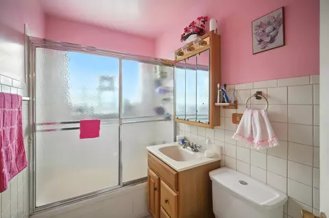 Bath - 295 E Dennis Rd, Wheeling, IL 60090 photo 1 of 1