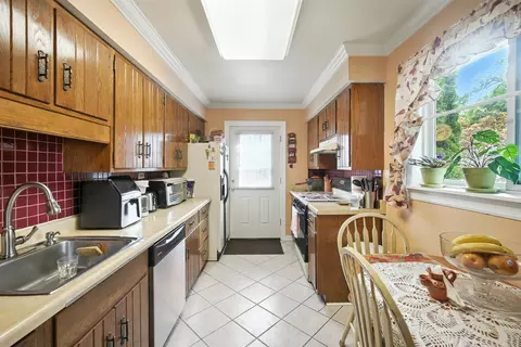 Kitchen - 295 E Dennis Rd, Wheeling, IL 60090 photo 2 of 2